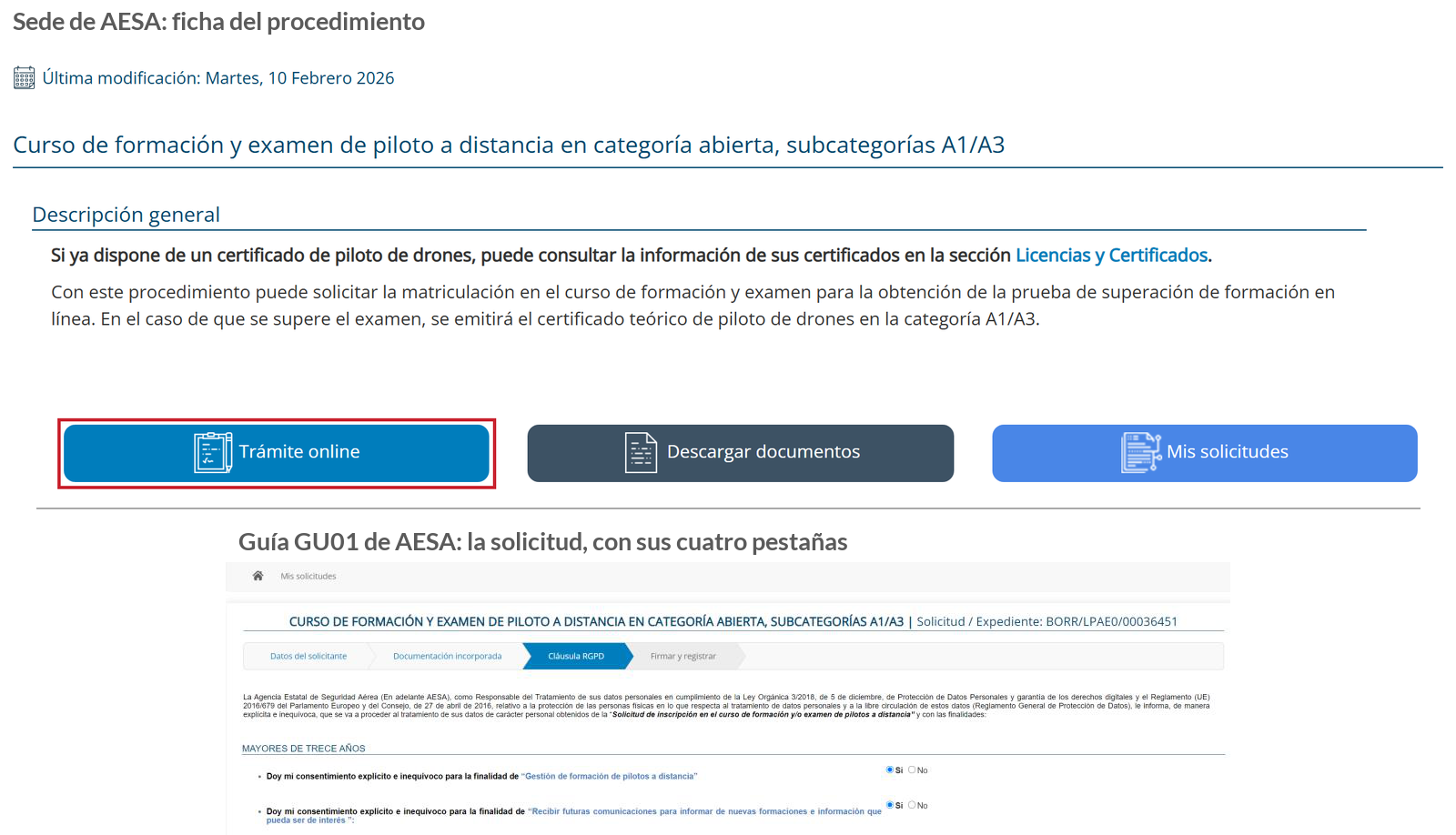 Ficha del procedimiento del curso y examen A1/A3 en la sede de AESA, con el botón «Trámite online» recuadrado, y la solicitud de la guía GU01 con sus cuatro pestañas